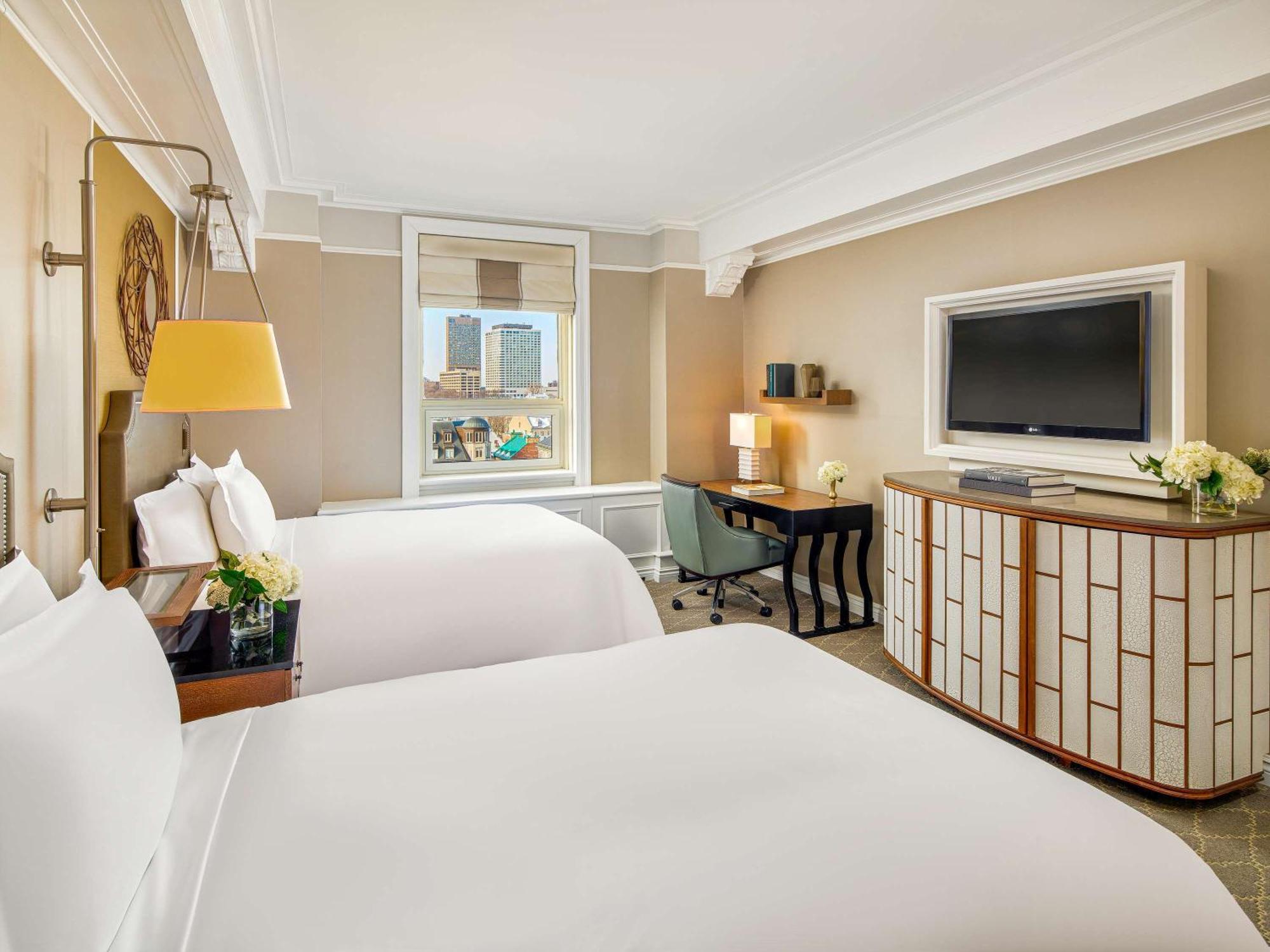 Fairmont Le Chateau Frontenac Quebec Exteriér fotografie A guest room at the hotel