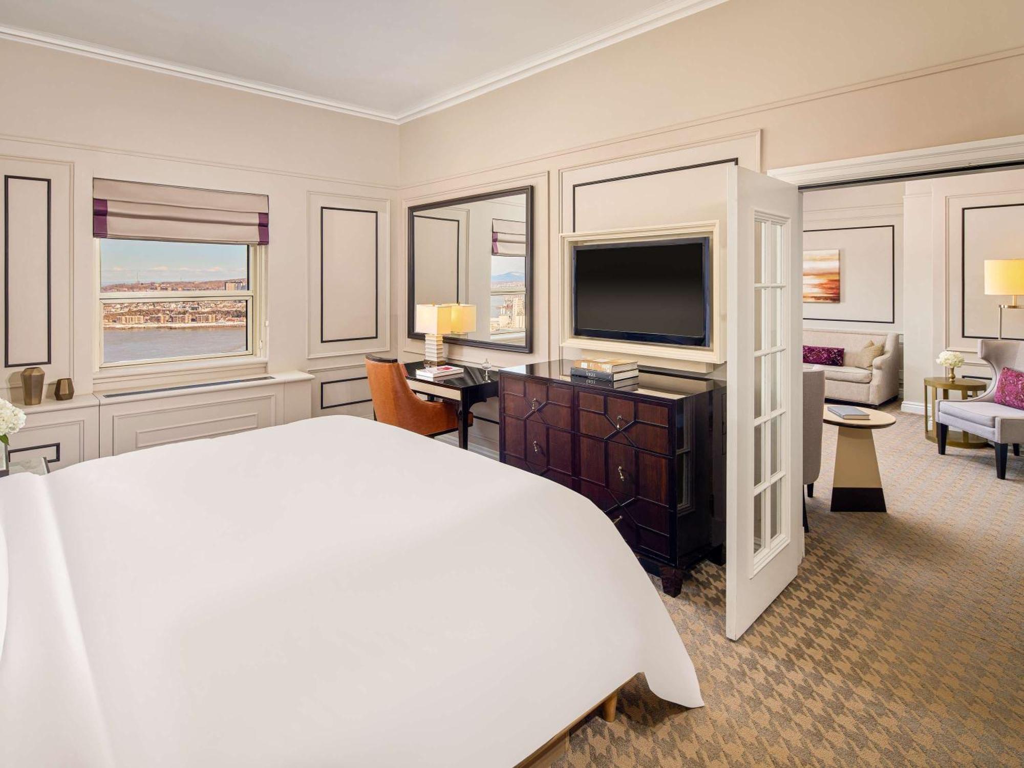 Fairmont Le Chateau Frontenac Quebec Exteriér fotografie A suite at The Westin Palace, San Francisco