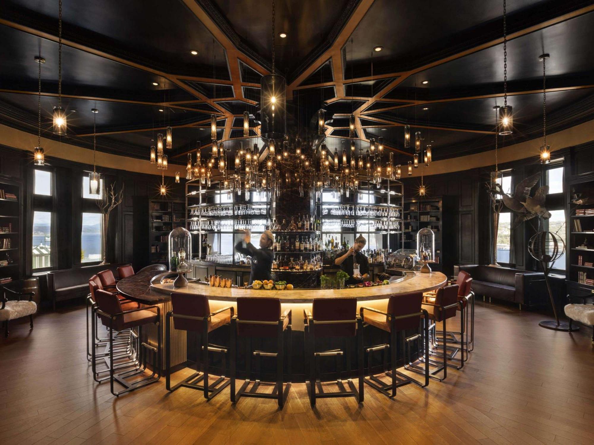 Fairmont Le Chateau Frontenac Quebec Exteriér fotografie The bar at the restaurant