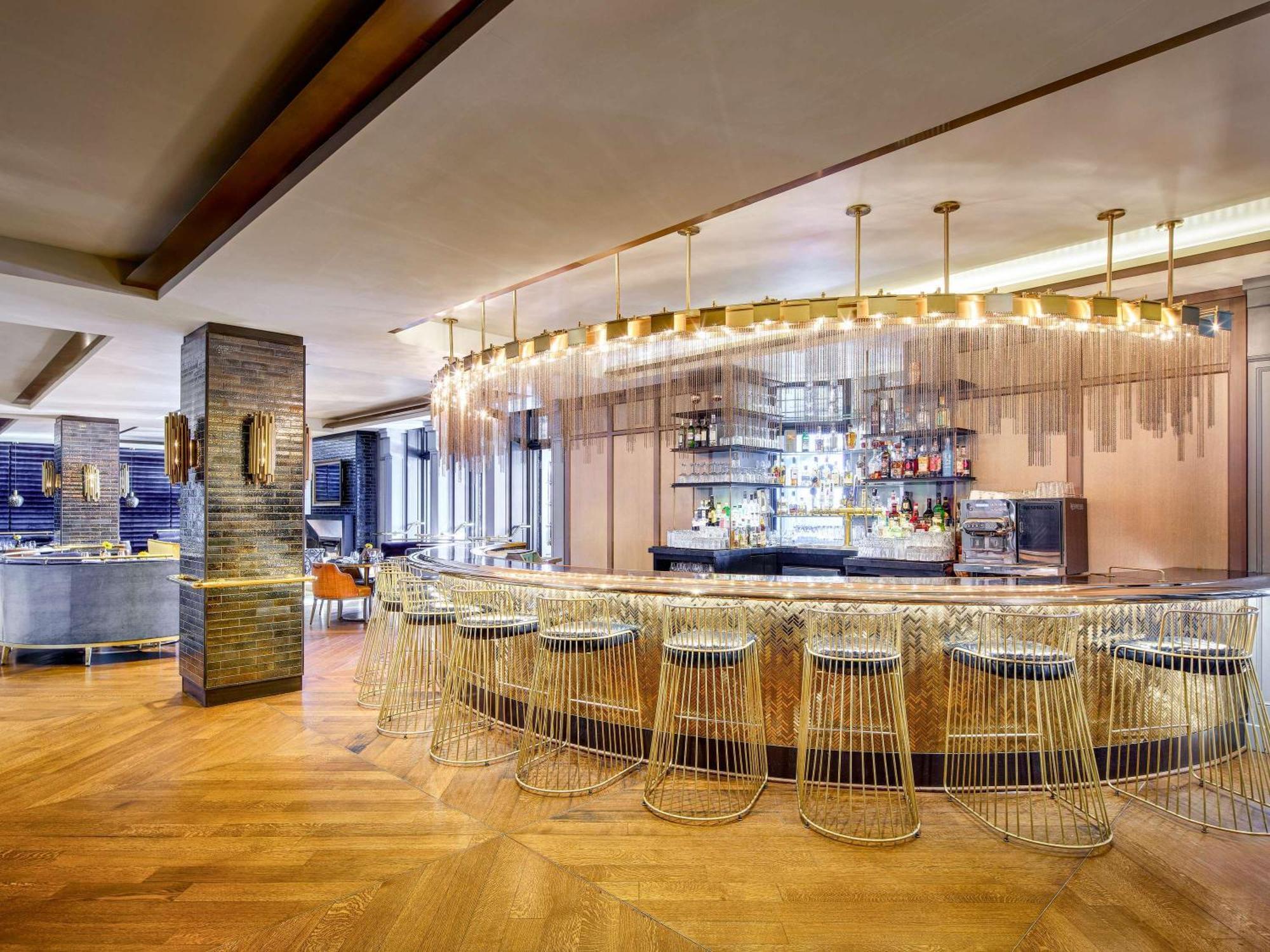 Fairmont Le Chateau Frontenac Quebec Exteriér fotografie The bar at the restaurant