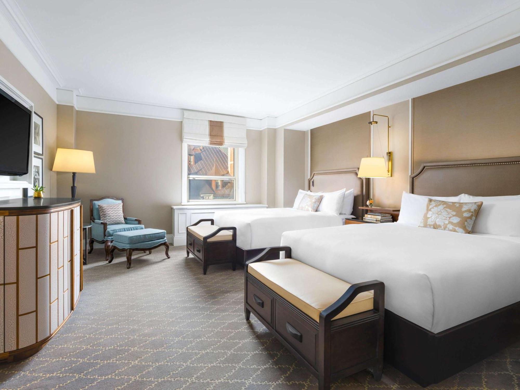 Fairmont Le Chateau Frontenac Quebec Exteriér fotografie A guest room at The St. Regis New York