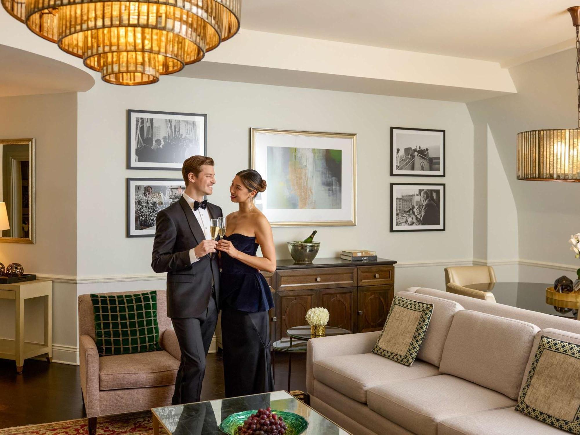 Fairmont Le Chateau Frontenac Quebec Exteriér fotografie The living room of a suite at the St. Regis